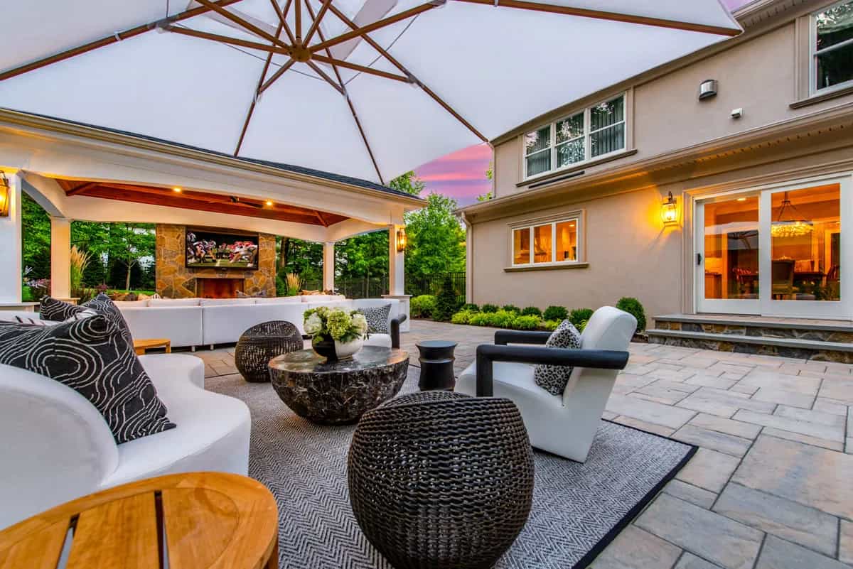 Backyard landscaping in Ashwood